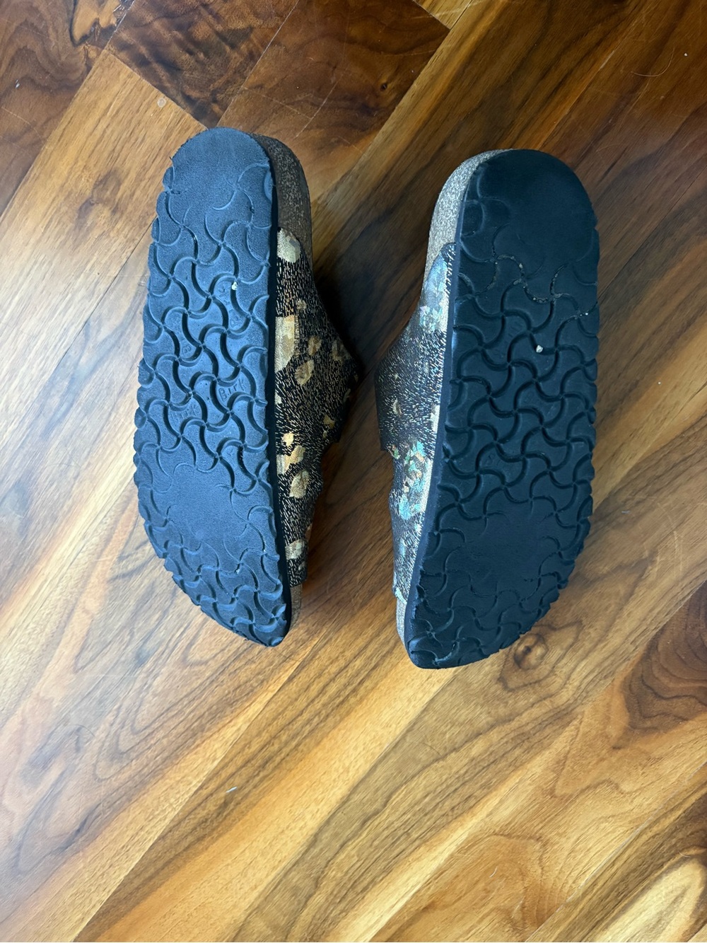 Birkenstock Arizona LUX Arizona Brown & Metallic Sandal in Iridescent Gold, USED - Picture 10 of 17